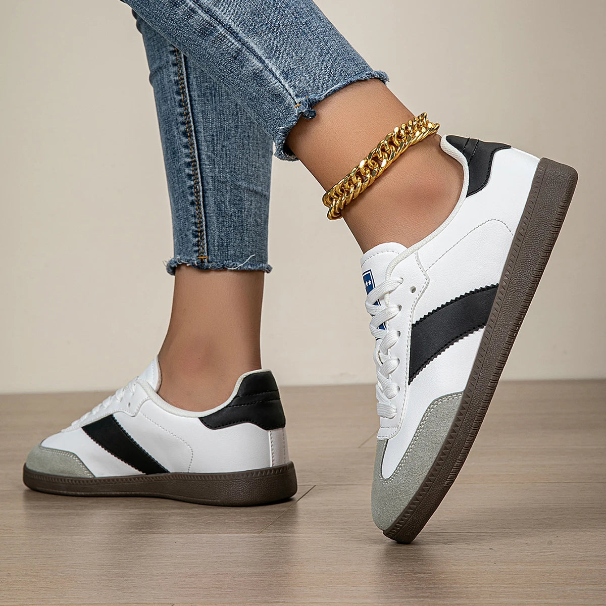 Women's Fashion Shoes – Casual, Non-Slip, Lace-Up, Low-Top Sports Sneakers for Girls, Lightweight and Wear-Resistant with Round Toe Design.