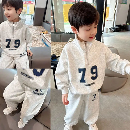 1-5 Years Boys' White and Grey Stand Collar Letter-Print Loose Casual Cotton Sports Suit, Spring and Autumn Children's Fashion, Top + Pants Set (2pcs)