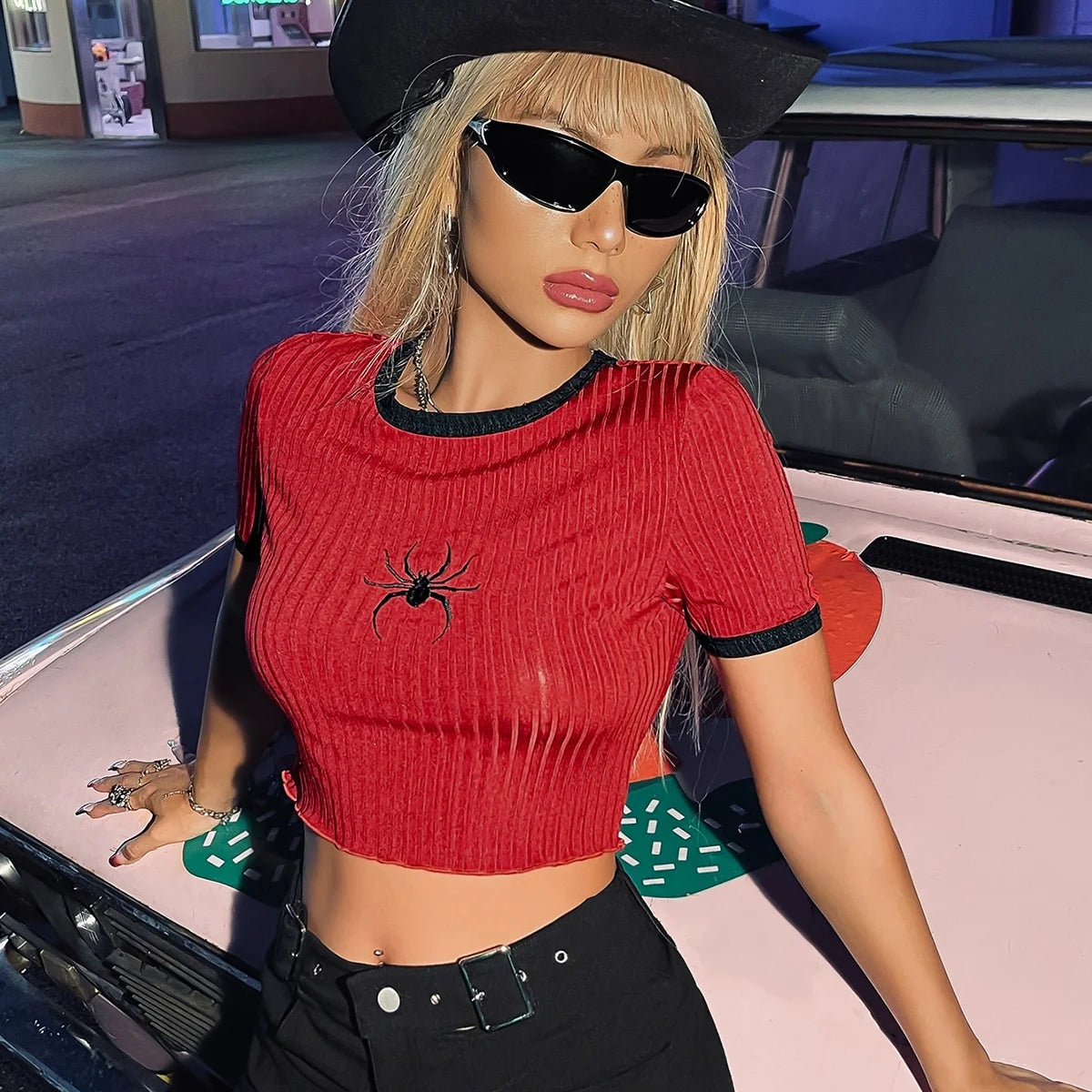 Women's Hip-Hop Sports Style Spider Embroidered Cropped T-Shirt – Slim Fit Colorblock Pullover Bullet points