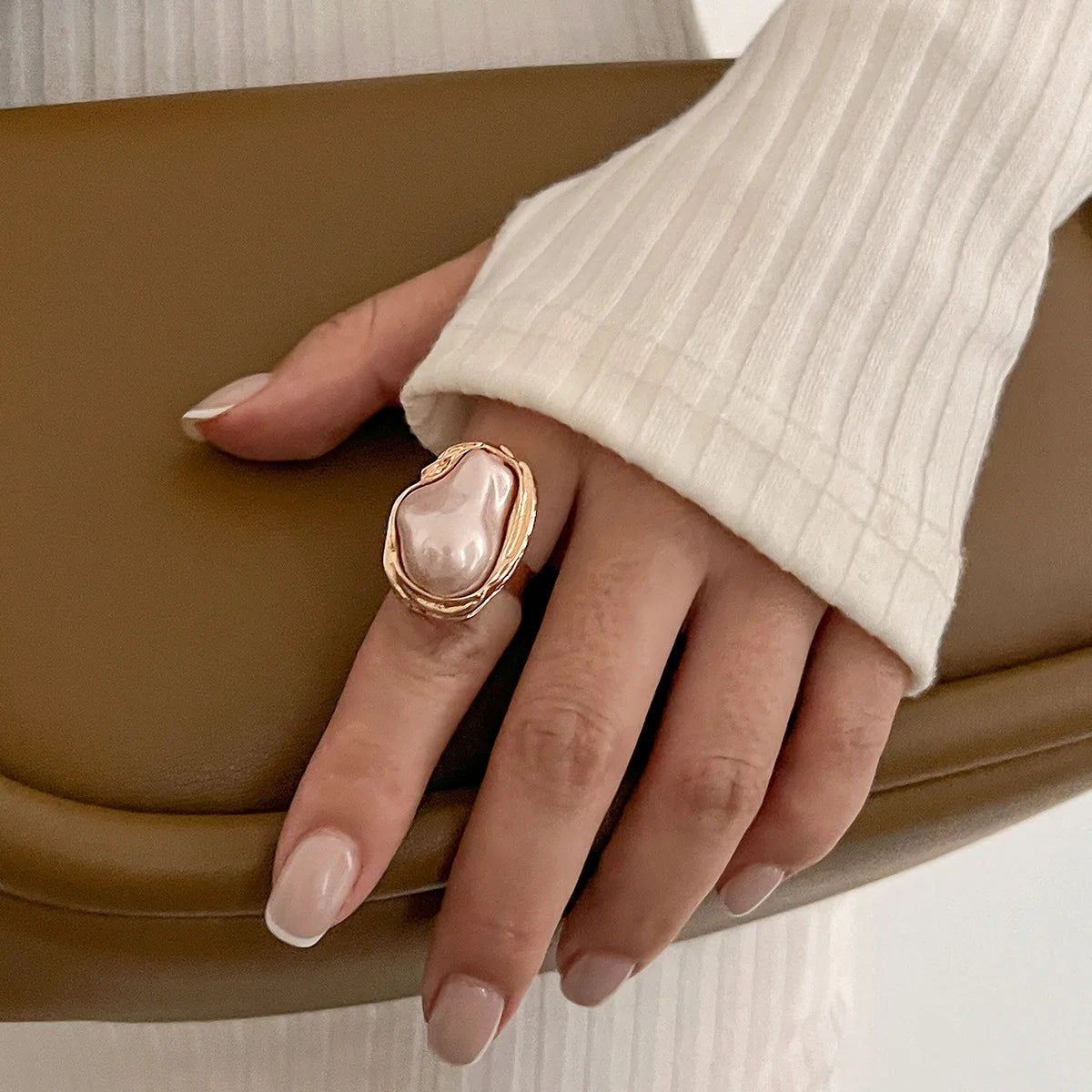 New Exaggerated Ring Women Baroque Inlaid Alien Design High End Personalized Retro Irregular Banquet Jewelry Gift