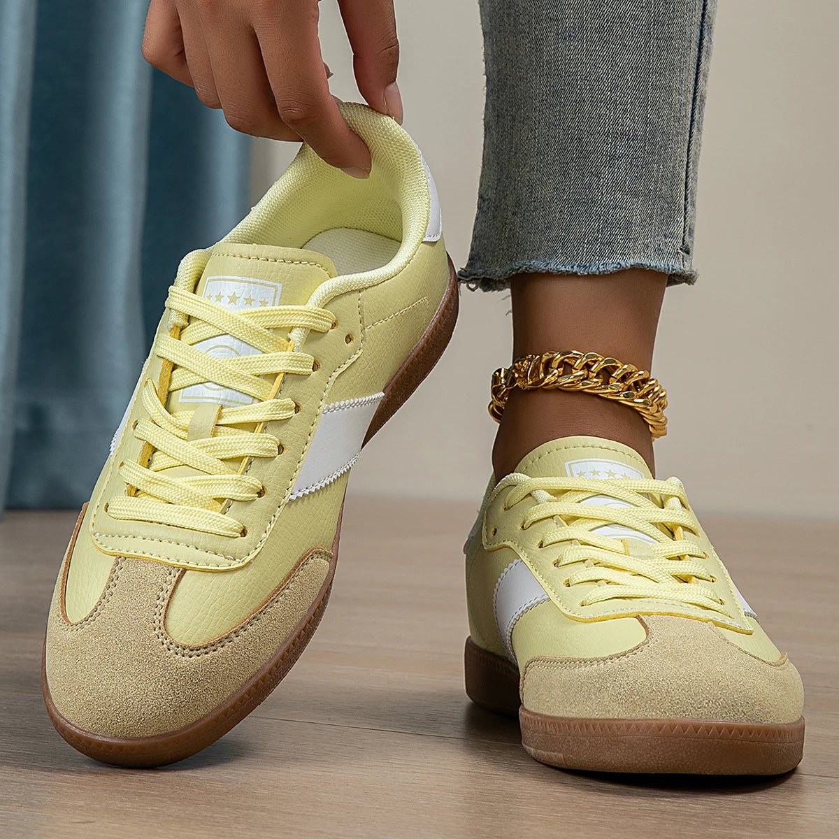 Women's Fashion Shoes – Casual, Non-Slip, Lace-Up, Low-Top Sports Sneakers for Girls, Lightweight and Wear-Resistant with Round Toe Design.