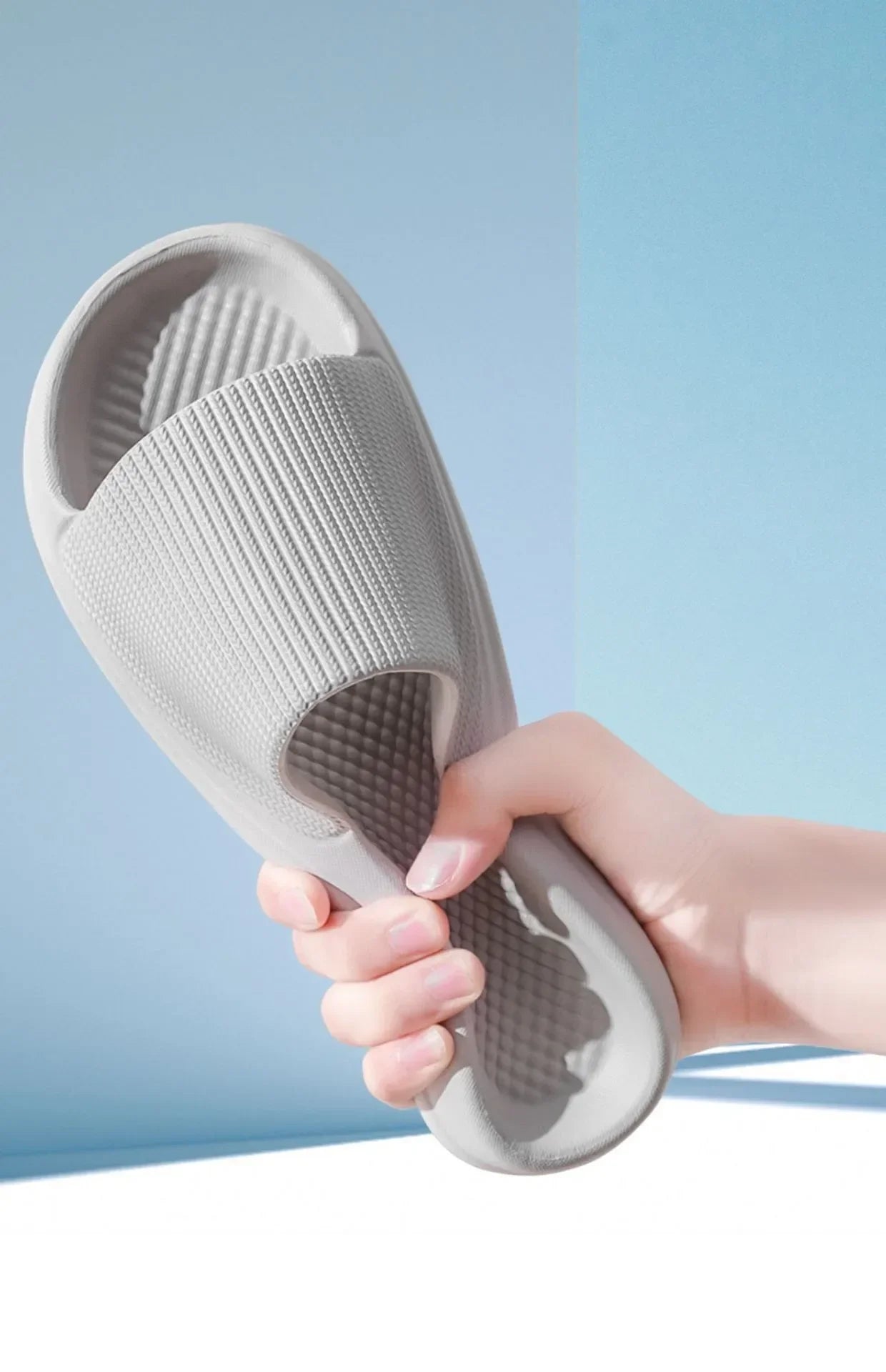 EVA Soft Sole Bathroom Anti-Slip Slippers Light Comfortable Outdoor Sandals Fashion Men's Women Beach Flip-Flop
