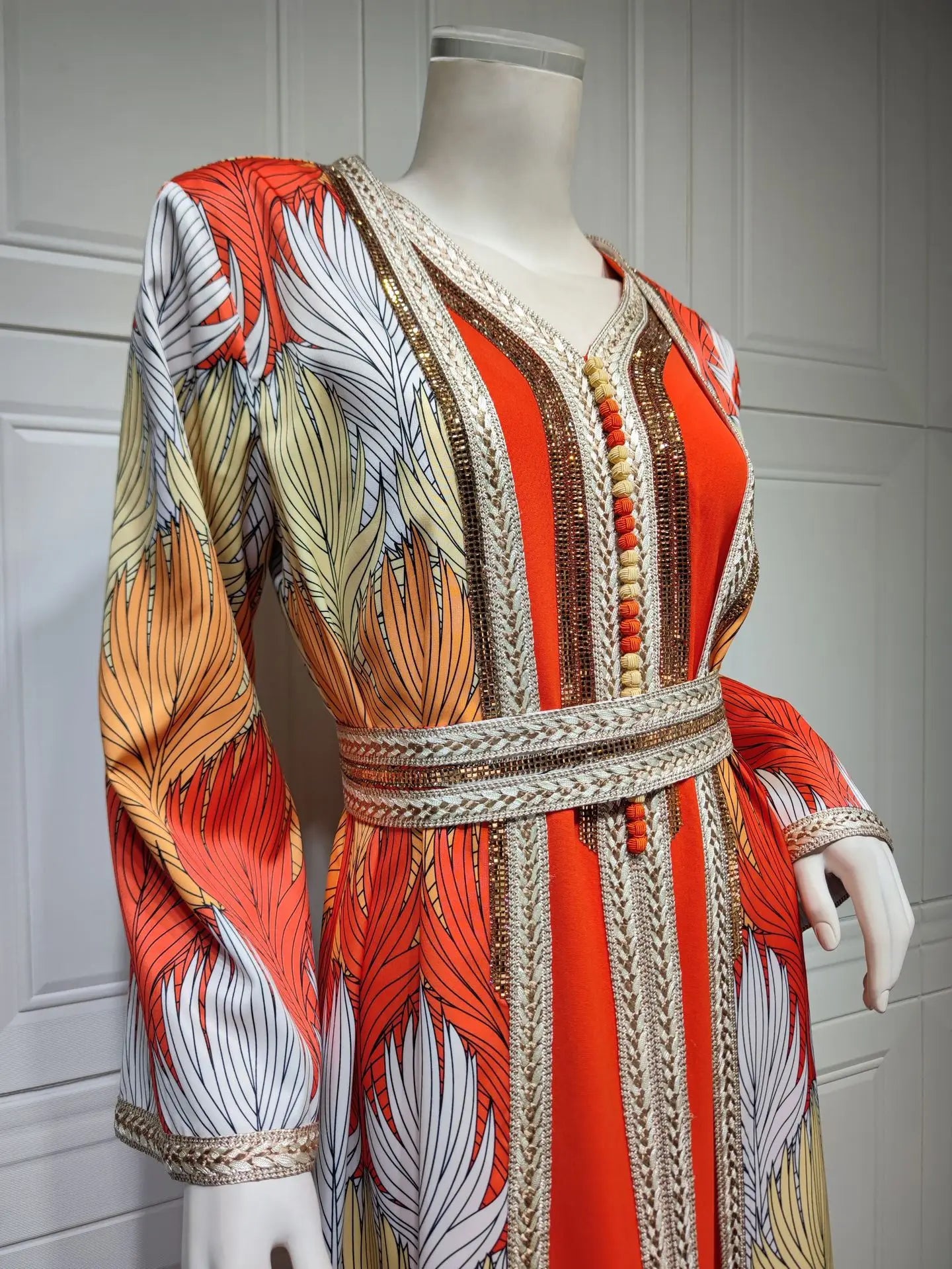 Long-Sleeved Jalabiya Set with Rhinestone Details and Woven Ribbon