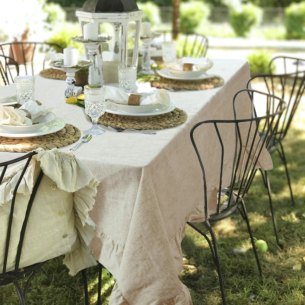 Holiday Plaid Tablecloth with Ruffle Trim – Christmas Dining & Party Table Cover