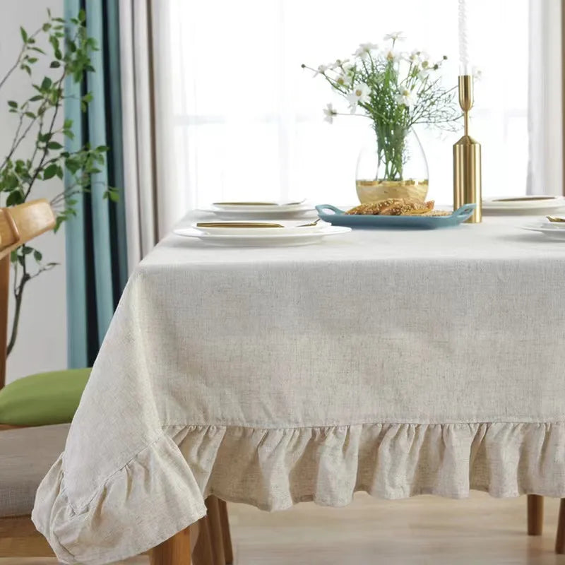 Holiday Plaid Tablecloth with Ruffle Trim – Christmas Dining & Party Table Cover