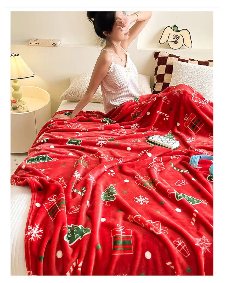 Soft Christmas Print Coral Fleece Throw Blanket, Plush Polyester Sofa and Bed Cover for Cozy Winter Lounging and Holiday Home Decor