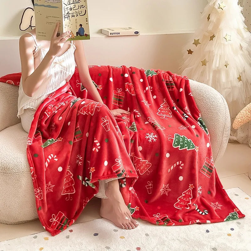 Soft Christmas Print Coral Fleece Throw Blanket, Plush Polyester Sofa and Bed Cover for Cozy Winter Lounging and Holiday Home Decor