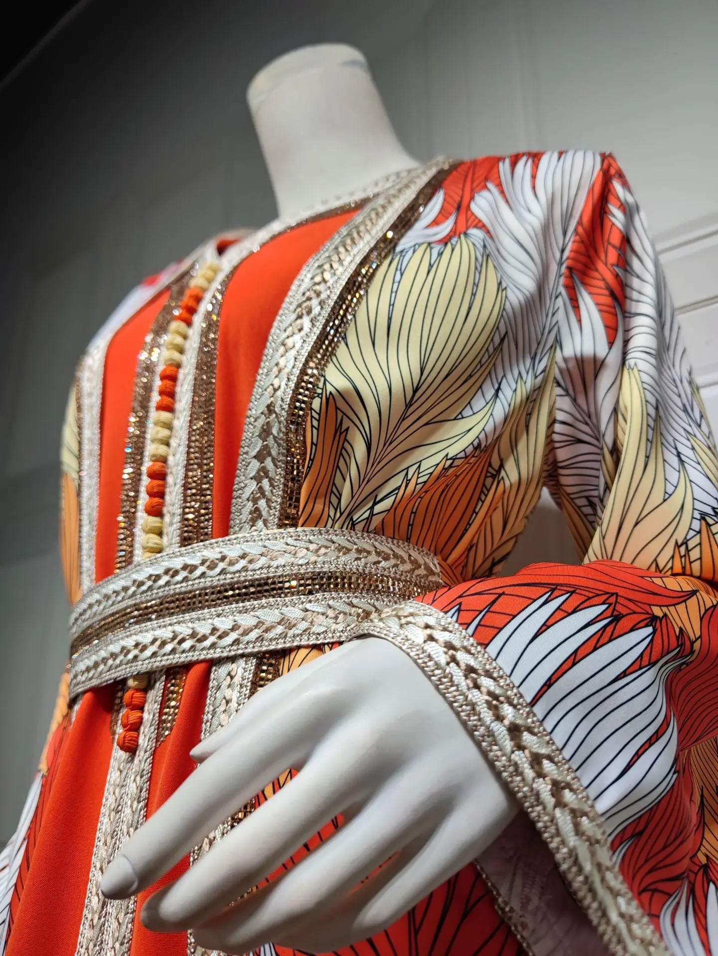 Long-Sleeved Jalabiya Set with Rhinestone Details and Woven Ribbon