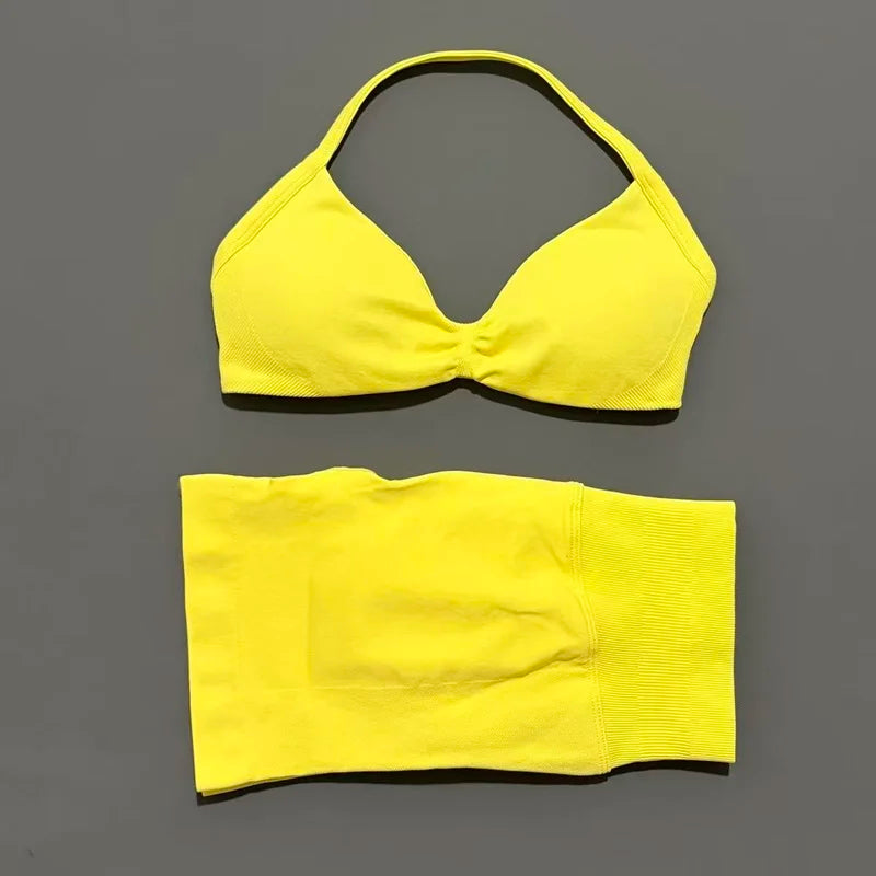 Women’s Seamless 2-Piece Gym Set – Strappy Sports Bra & Scrunch Shorts