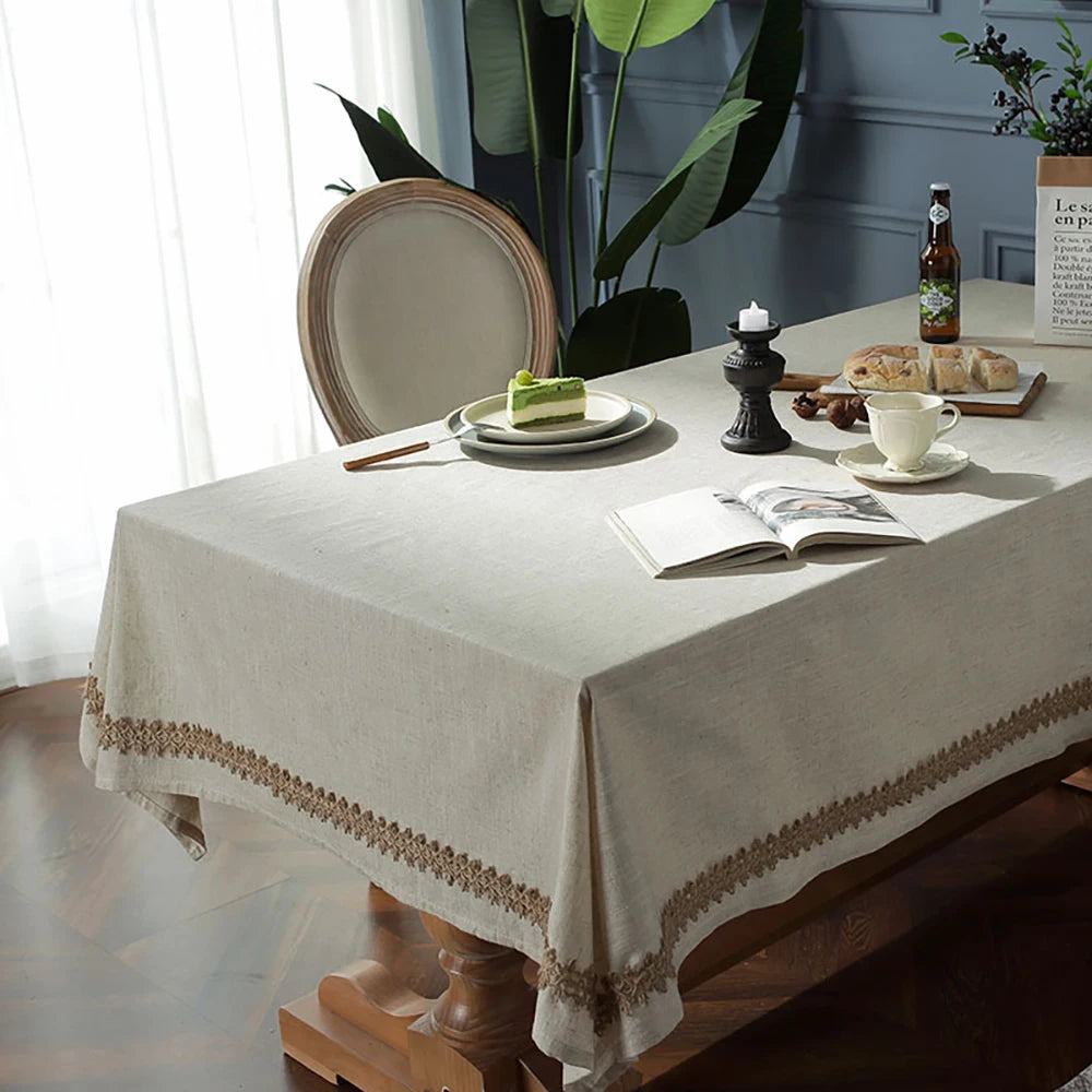 Holiday Plaid Tablecloth with Ruffle Trim – Christmas Dining & Party Table Cover