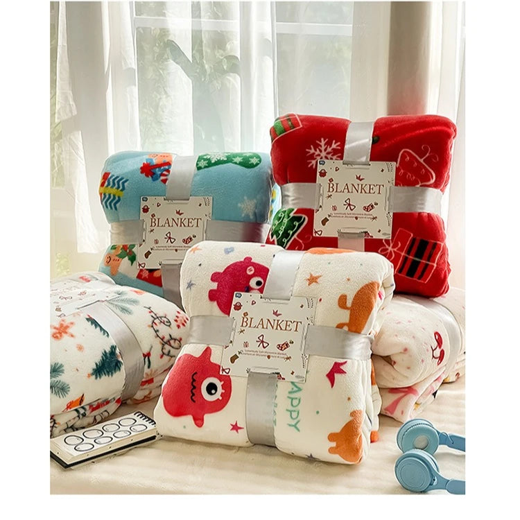 Soft Christmas Print Coral Fleece Throw Blanket, Plush Polyester Sofa and Bed Cover for Cozy Winter Lounging and Holiday Home Decor