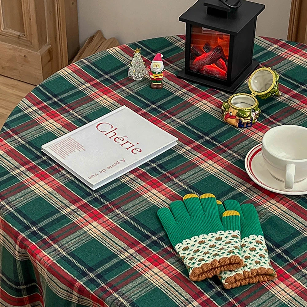 Holiday Plaid Tablecloth with Ruffle Trim – Christmas Dining & Party Table Cover