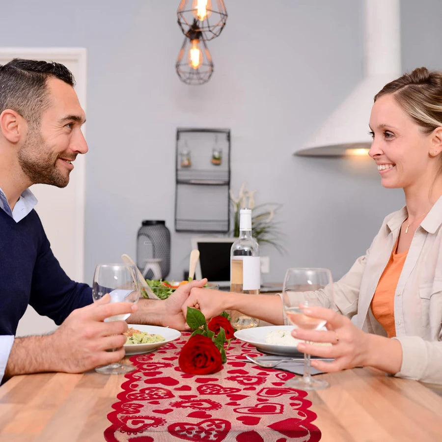Classic red heart design polyester woven table runner, suitable for Valentine’s Day, family dining, home decoration, and everyday or special occasions.