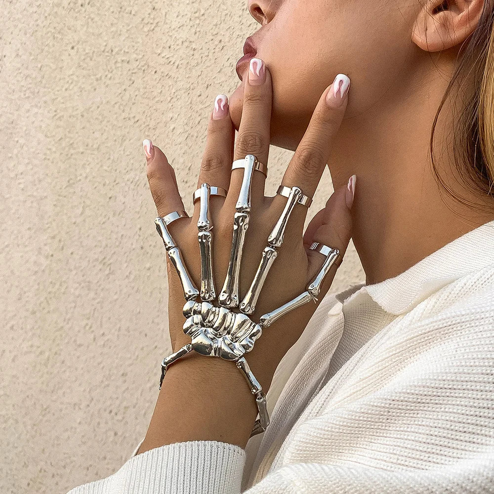 Gothic Skeleton Hand Bracelet with Adjustable Finger Rings, Zinc Alloy Bone Hand Jewellery for Halloween Costumes and Punk Outfits