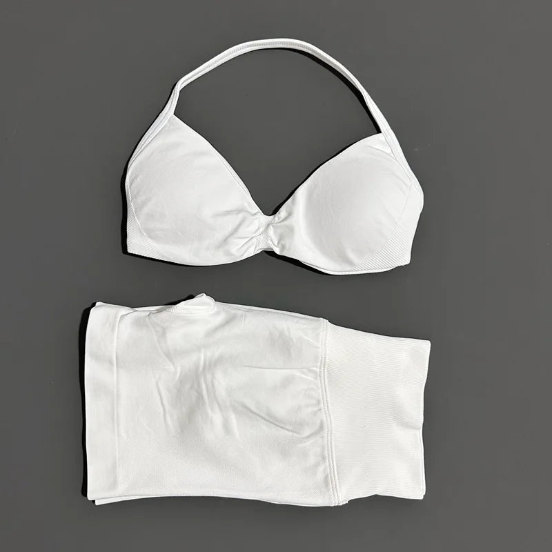 Women’s Seamless 2-Piece Gym Set – Strappy Sports Bra & Scrunch Shorts