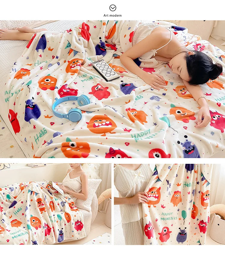 Soft Christmas Print Coral Fleece Throw Blanket, Plush Polyester Sofa and Bed Cover for Cozy Winter Lounging and Holiday Home Decor