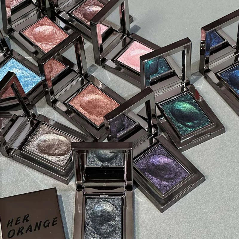 Chameleon Dark Green Eyeshadow Palette – Pearlescent Shimmer, Smooth Blendable Formula, Easy Application, Long-Lasting Brightening Makeup