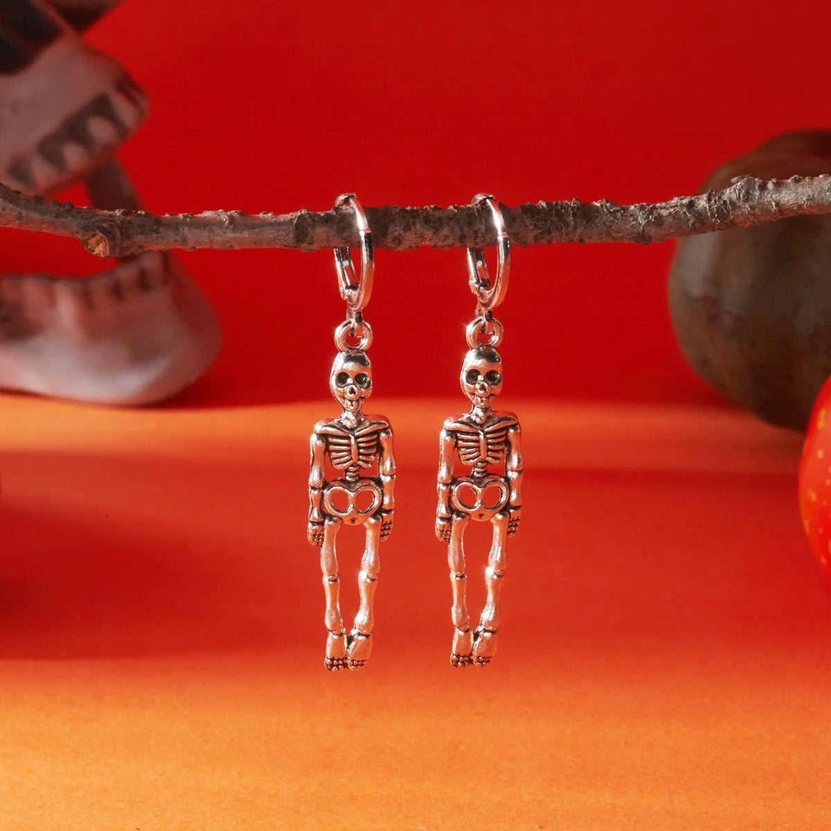 rinhoo Halloween Skull and Skeleton Dangle Earrings for Women, Gothic Zinc Alloy Statement Jewellery for Punk Outfits and Costume Parties