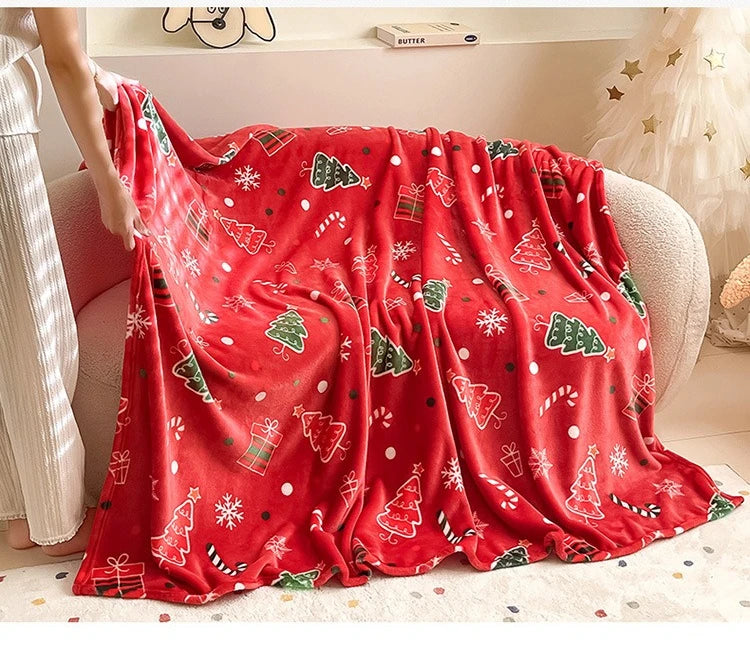 Soft Christmas Print Coral Fleece Throw Blanket, Plush Polyester Sofa and Bed Cover for Cozy Winter Lounging and Holiday Home Decor