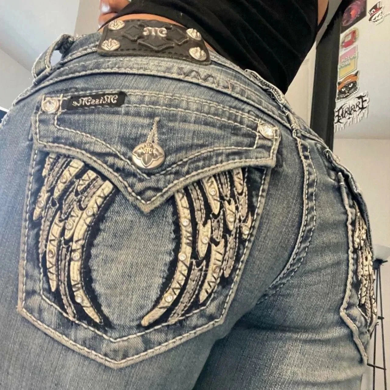 Women’s Distressed Straight-Leg Jeans – Vintage Wash Denim Pants with Embroidered Pockets, Casual Street Style