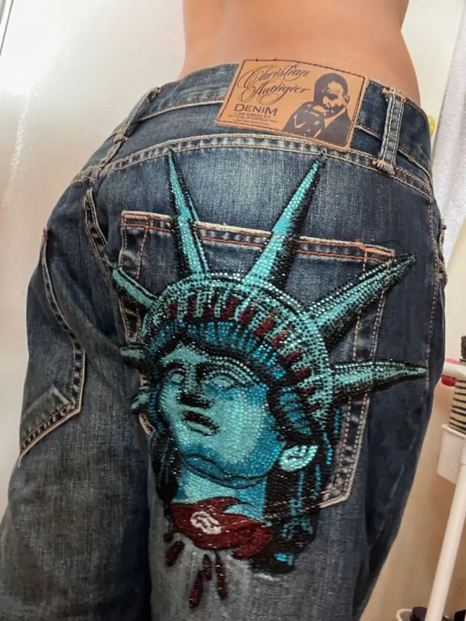 Women’s Distressed Straight-Leg Jeans – Vintage Wash Denim Pants with Embroidered Pockets, Casual Street Style