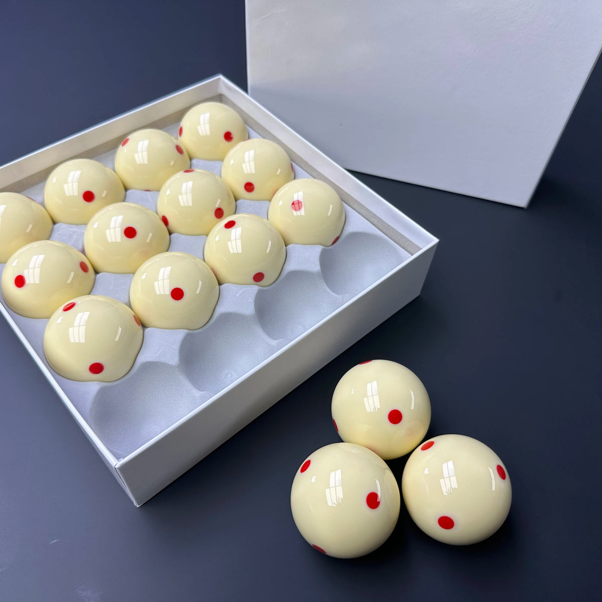 Tournament Standard Resin Billiard Balls Set with Carry Case