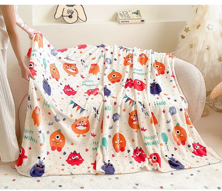 Soft Christmas Print Coral Fleece Throw Blanket, Plush Polyester Sofa and Bed Cover for Cozy Winter Lounging and Holiday Home Decor