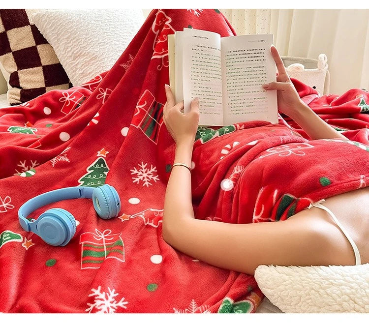 Soft Christmas Print Coral Fleece Throw Blanket, Plush Polyester Sofa and Bed Cover for Cozy Winter Lounging and Holiday Home Decor