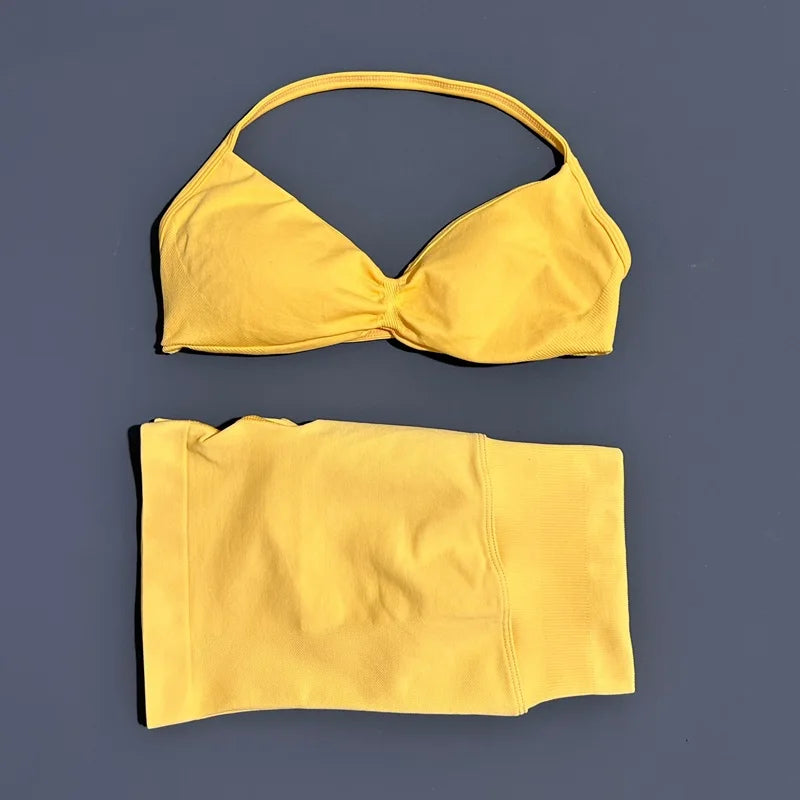 Women’s Seamless 2-Piece Gym Set – Strappy Sports Bra & Scrunch Shorts