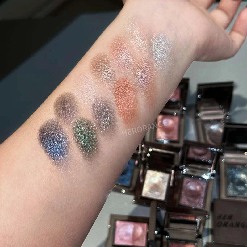 Chameleon Dark Green Eyeshadow Palette – Pearlescent Shimmer, Smooth Blendable Formula, Easy Application, Long-Lasting Brightening Makeup
