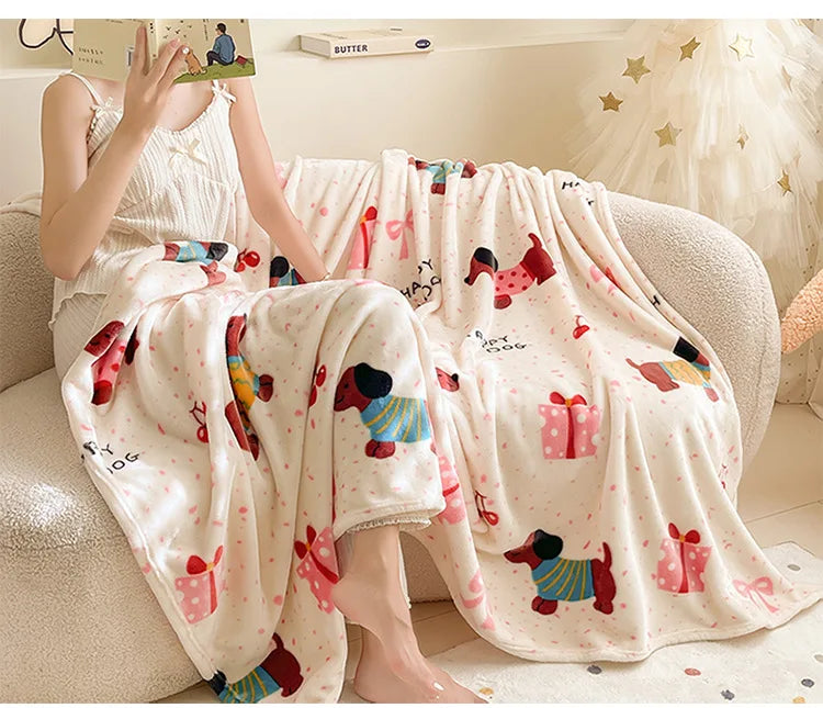 Soft Christmas Print Coral Fleece Throw Blanket, Plush Polyester Sofa and Bed Cover for Cozy Winter Lounging and Holiday Home Decor
