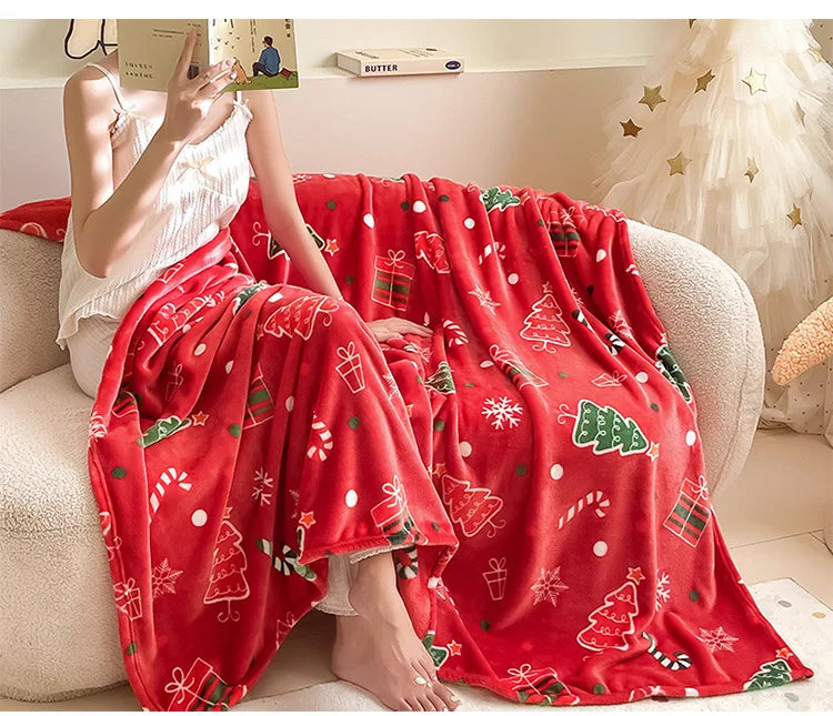 Soft Christmas Print Coral Fleece Throw Blanket, Plush Polyester Sofa and Bed Cover for Cozy Winter Lounging and Holiday Home Decor