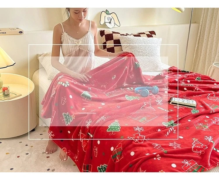Soft Christmas Print Coral Fleece Throw Blanket, Plush Polyester Sofa and Bed Cover for Cozy Winter Lounging and Holiday Home Decor