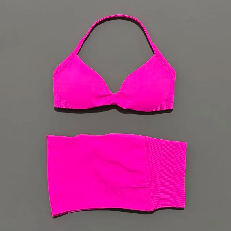 Women’s Seamless 2-Piece Gym Set – Strappy Sports Bra & Scrunch Shorts