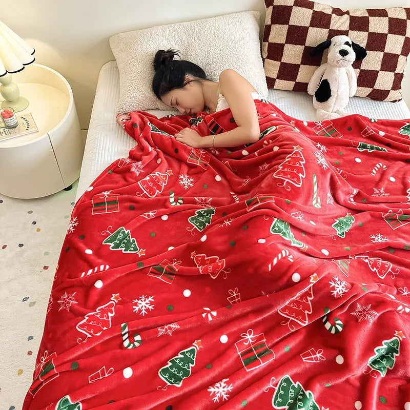 Soft Christmas Print Coral Fleece Throw Blanket, Plush Polyester Sofa and Bed Cover for Cozy Winter Lounging and Holiday Home Decor