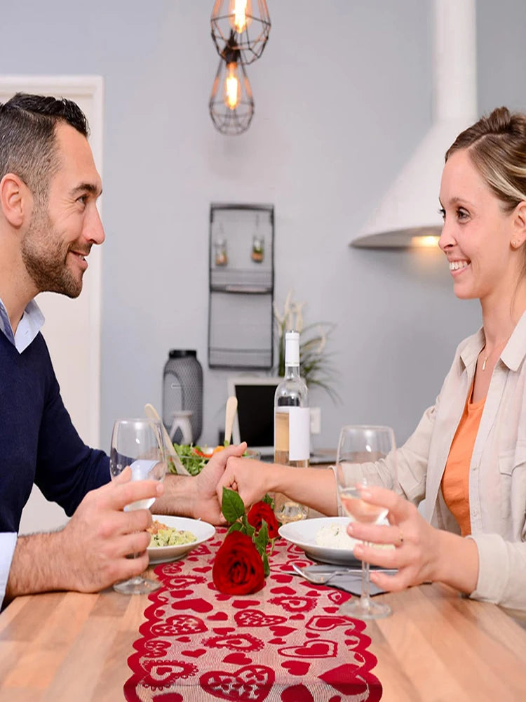 Classic red heart design polyester woven table runner, suitable for Valentine’s Day, family dining, home decoration, and everyday or special occasions.