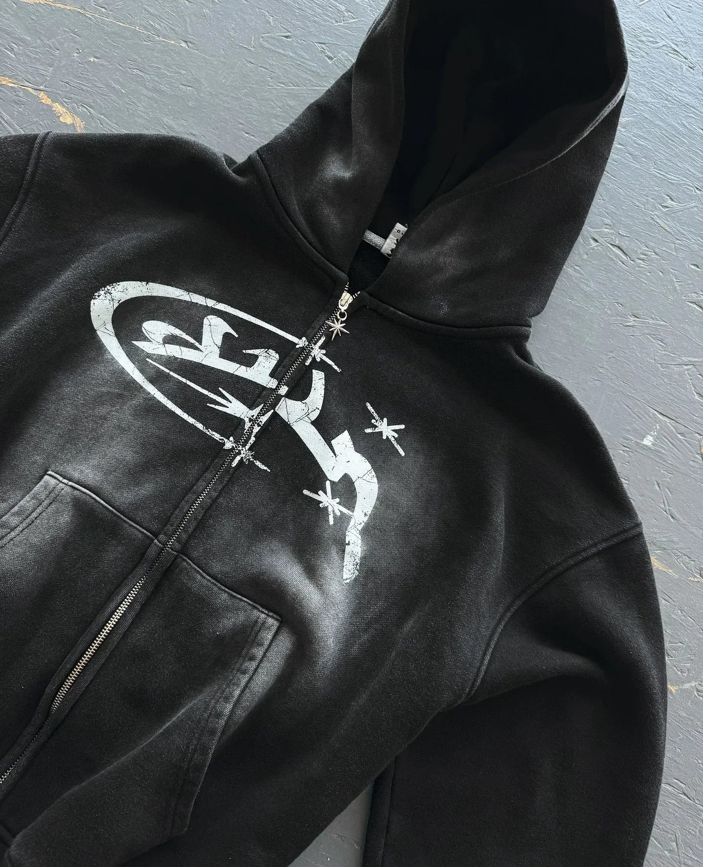Vintage 90s Style Zip-Up Hoodie, Unisex Oversized Harajuku Streetwear Jacket with Long Sleeves