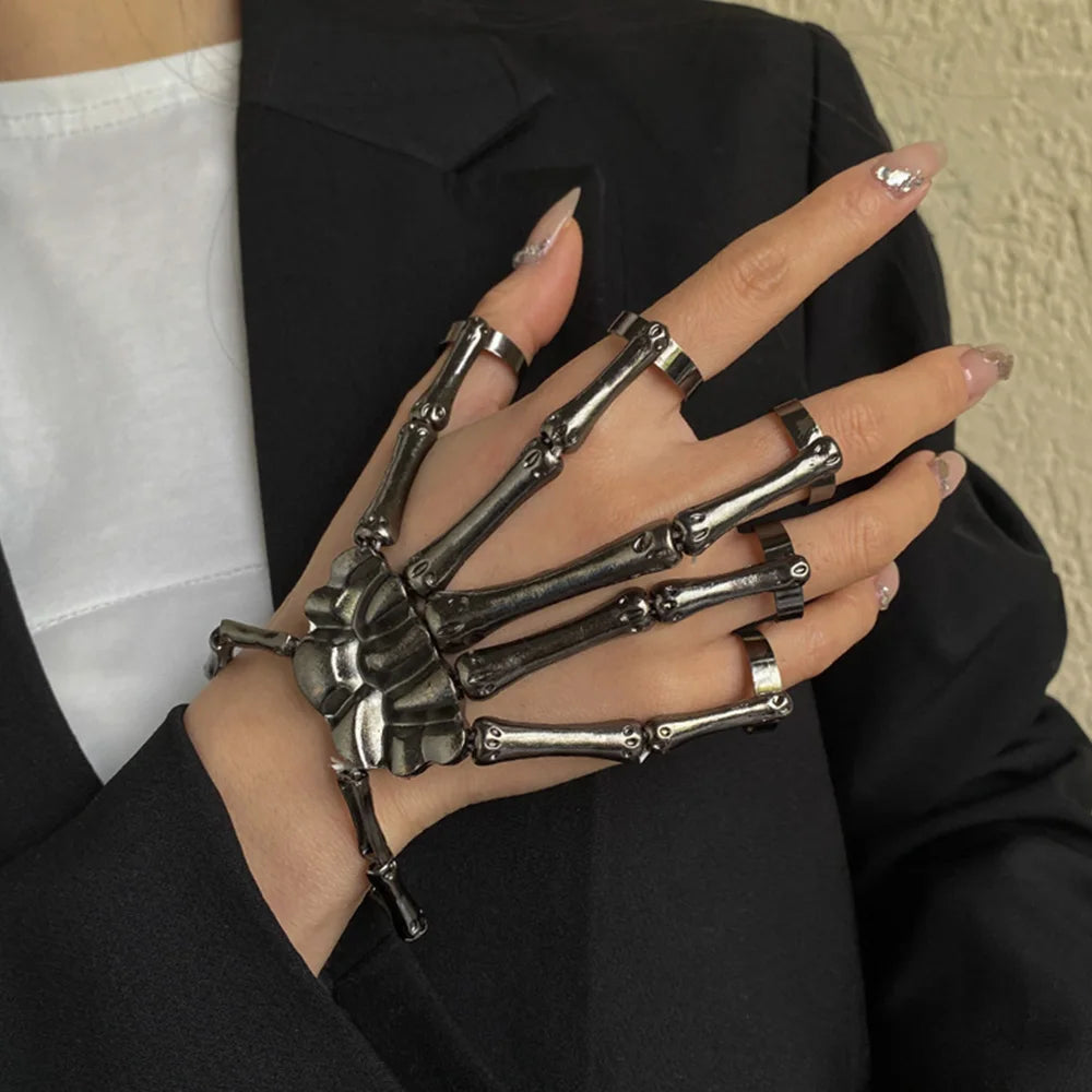 Gothic Skeleton Hand Bracelet with Adjustable Finger Rings, Zinc Alloy Bone Hand Jewellery for Halloween Costumes and Punk Outfits