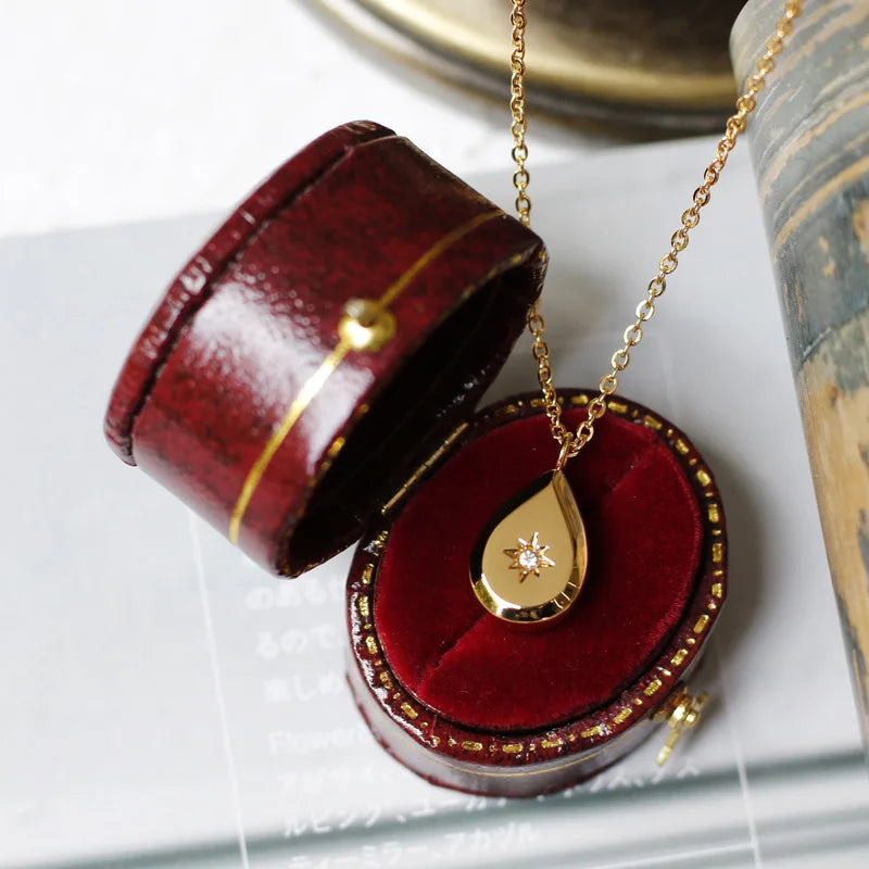 Vintage-Style Rhinestone Pendant Necklace for Women – Stainless Steel Fashion Jewelry