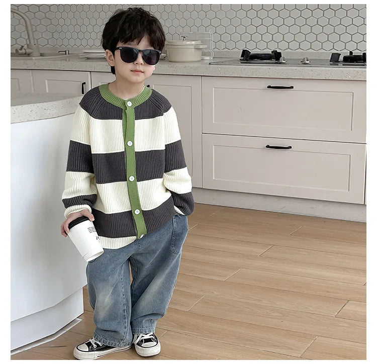 New Fashion Childrens Spring and Autumn  Casual Pants for Small and Medium Sized Children Side Pocket Grinding White Boys Jeans