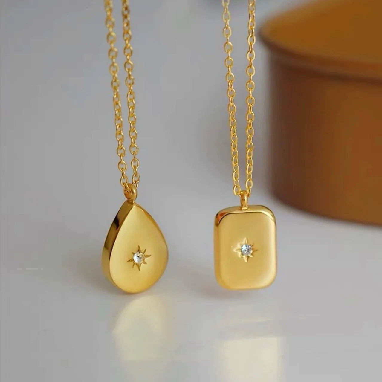Vintage-Style Rhinestone Pendant Necklace for Women – Stainless Steel Fashion Jewelry