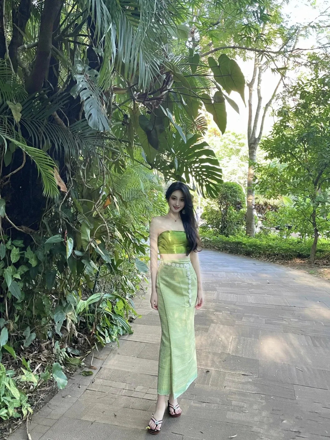 Women’s Thai Traditional Clothing Set (2-Piece) – Dai Minority Ethnic Dress, Retro National Costume for Dance, Cultural Events & Photoshoots