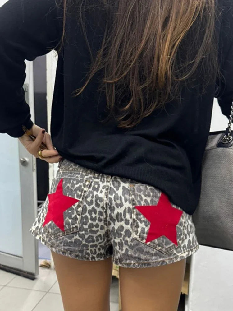 Women’s Printed Mini Shorts with Zipper Pockets & Button Closure – Stylish Spring Summer Streetwear