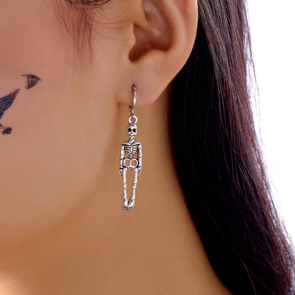rinhoo Halloween Skull and Skeleton Dangle Earrings for Women, Gothic Zinc Alloy Statement Jewellery for Punk Outfits and Costume Parties
